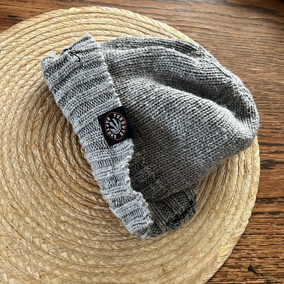 Mitchell & Ness Raptors  15% wool Knit Beanie Toque  Hat - Picture 9 of 9